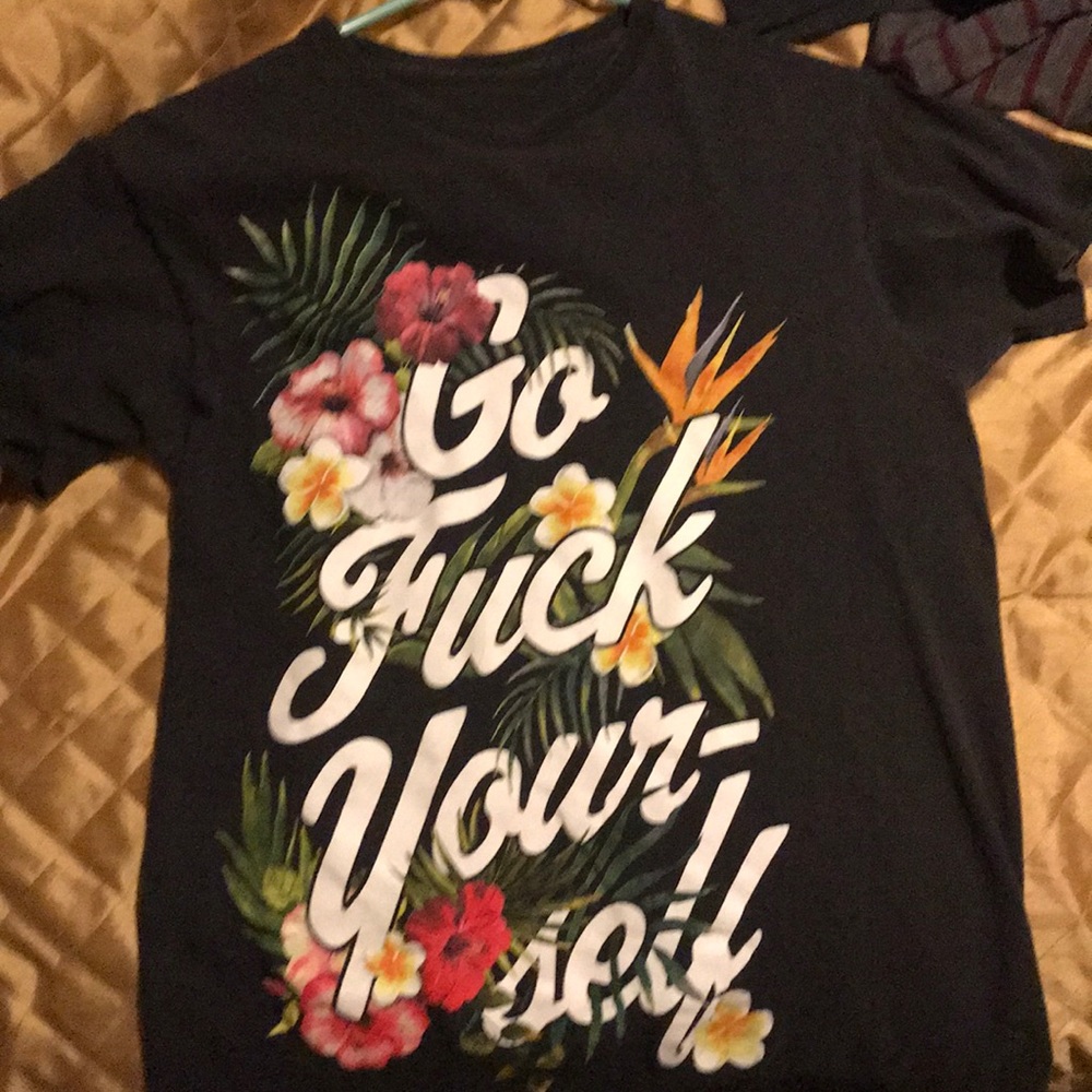 Tee shirt